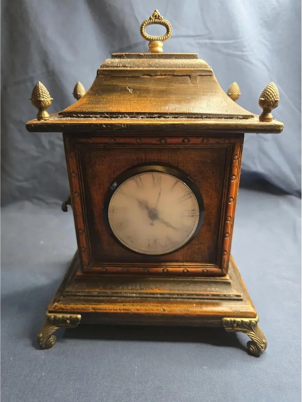 TIANGUAN Quartz WOOD Shelf CLOCK w/Door 3 Hooks Ornate Feet Finials, Roman #'S